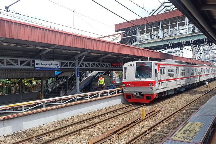 Kebakaran di Kampung Bandan Padam, KRL Tanjung Priok-Jakarta Kota Kembali Normal 