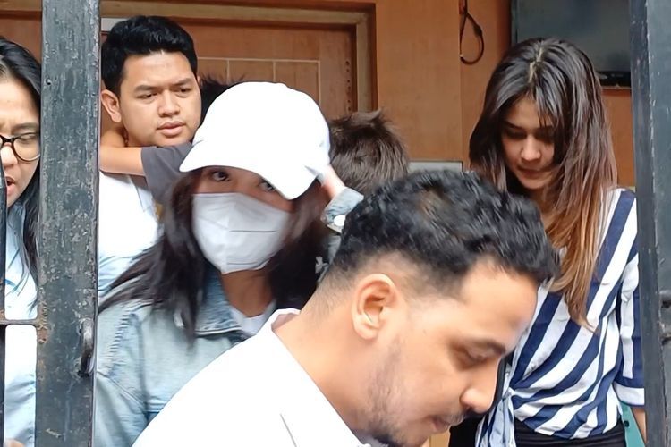 Nikita Mirzani Masih Dipenjara, Laura Meizani Berniat Lanjutkan Studi ke Luar Negeri