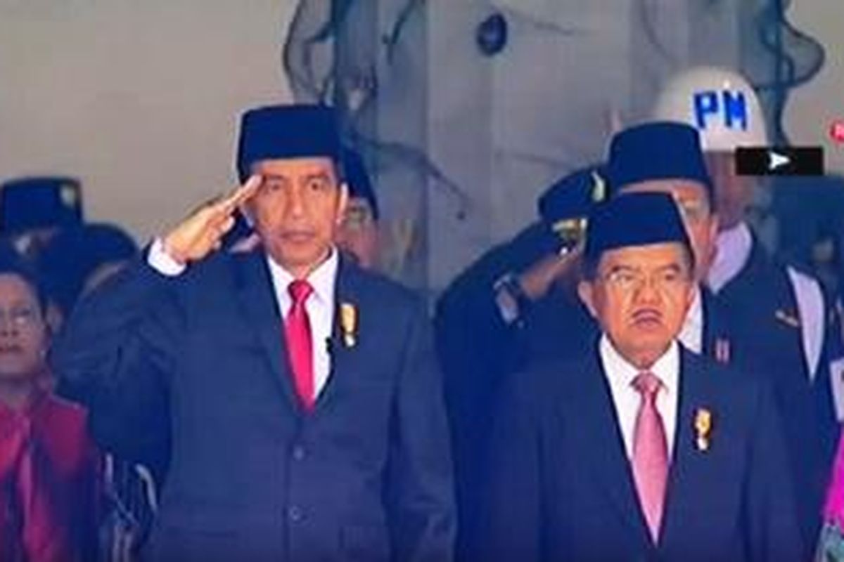 Presiden Joko Widodo (Jokowi) dan Wakil Presiden Jusuf Kalla saat upacara Peringatan Detik-detik Proklamasi Kemerdekaan Ri di Istana Negara, Senin (17/8/2015).