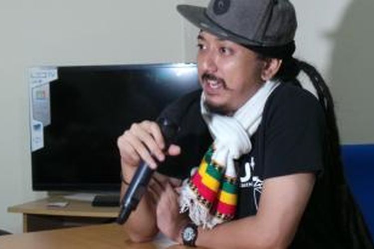 Ras Muhamad usai mengisi program bincang-bincang musik K-akustik di Studio Sinergi, Palmerah Barat, Jakarta Pusat, Kamis (23/10/2014).