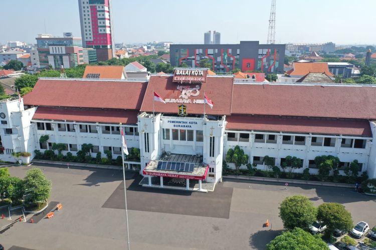 Balai Kota Surabaya pada Rabu (24/4/2024). Balai kota ini akan jadi tempat pemberian penghargaan Satyalancana Karya Bhakti Praja Nugraha.