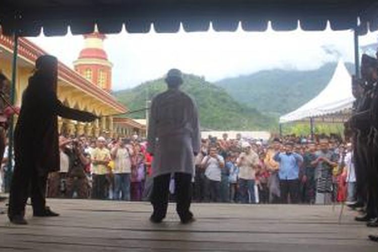  Ilustrasi: Enam pelanggar Qanun Syariat Islam di Kabupaten Aceh  Barat, Provinsi Aceh, gagal dieksekusi hukuman cambuk oleh Kejaksaan Negeri (Kejari) Meulaboh. Mereka seharusnya menjalani hukuman cambuk pada akhir 2013 ini.
