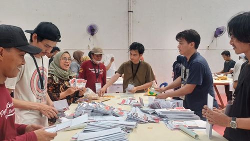 KPU Jakarta Barat Tambah Personel Sortir Lipat Kertas Suara Jadi 270 Orang untuk Pilkada 2024