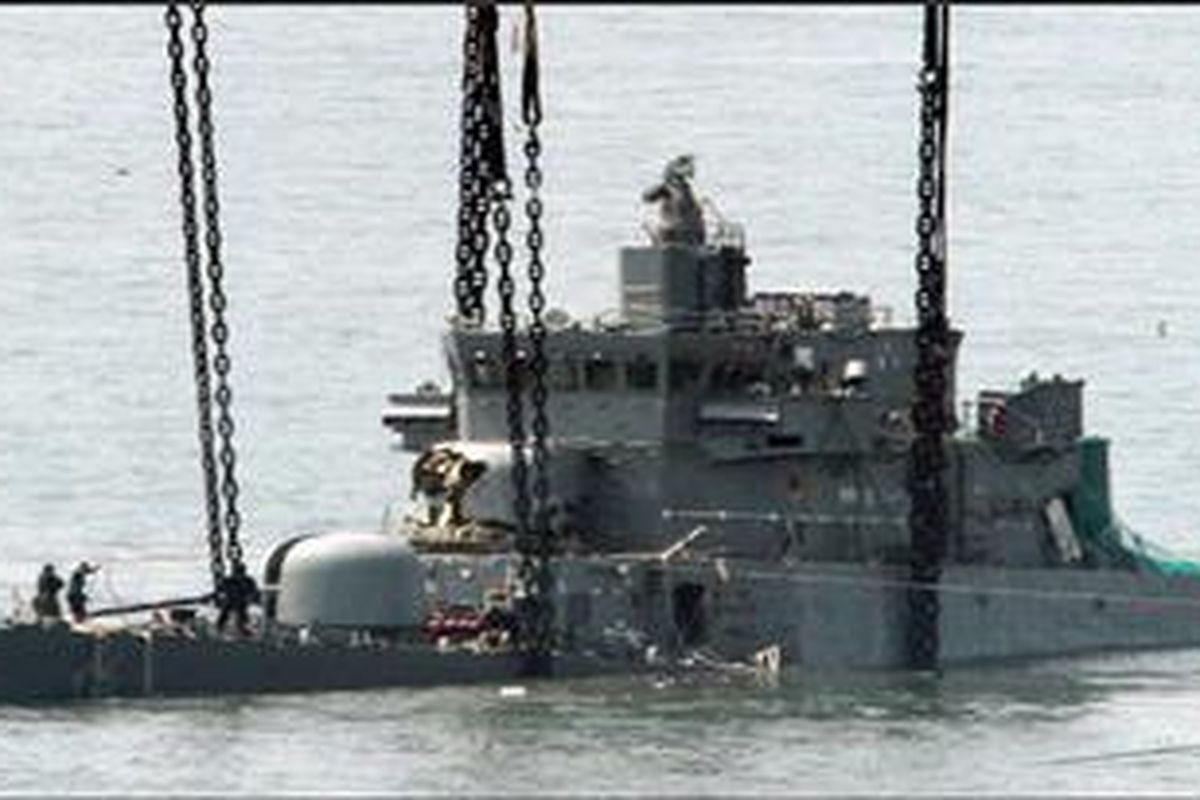 Korvet Cheonan milik Korea Selatan menurut penyelidik internasional tenggelam lantaran ditorpedo pihak Korea Utara. 