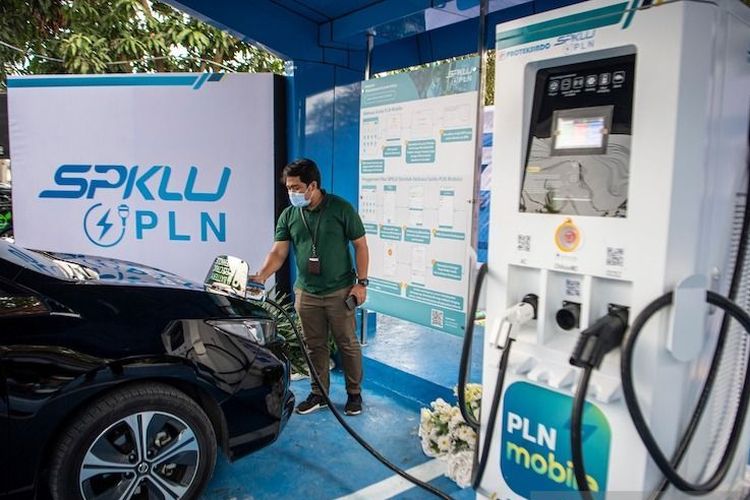 PT PLN memastikan SPKLU di sepanjang jalur utama mudik 2023 siap melayani kebutuhan pengisian baterai atau charging cepat pengguna mobil listrik.