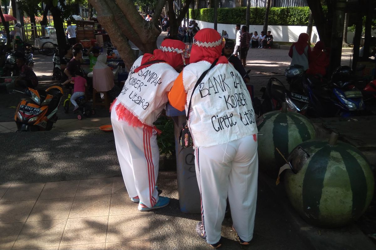 Acara apresiasi bank sampah yang merupakan bagian dari program Jakarta Green and Clean 2017. Acara dilakukan di Jakarta, Minggu (3/12/2017).