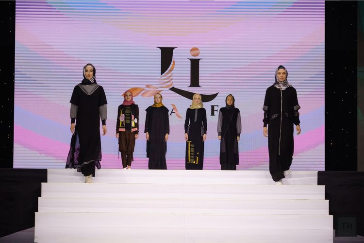 Brand Indonesia Li Scarf menarik minat dalam Kazan Modest Fashion Show 2022 di Rusia.