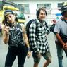 Dua Anak Punk Asal Rusia Berkeliaran dan Ngamen di Karo: Kami Tak Takut Corona, Itu hanya Isu Politik...