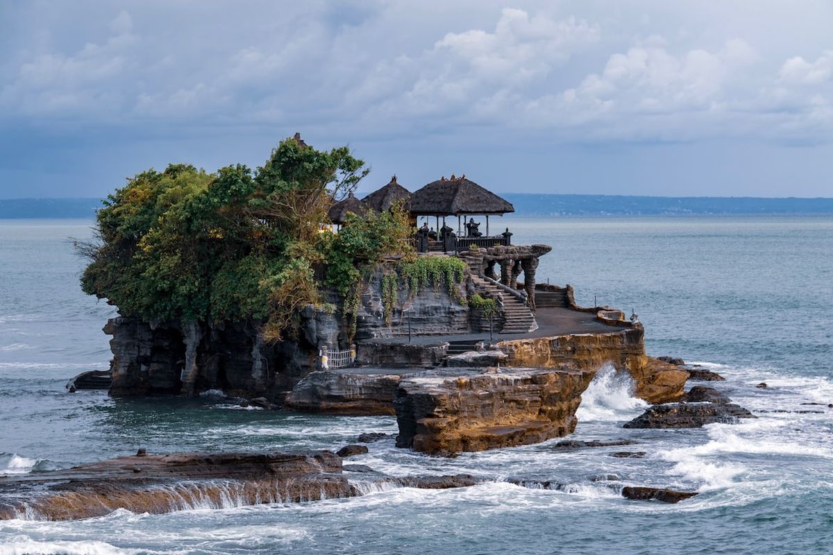 Pura Tanah Lot, salah satu kawasan wisata pantai di Tabanan, Bali.