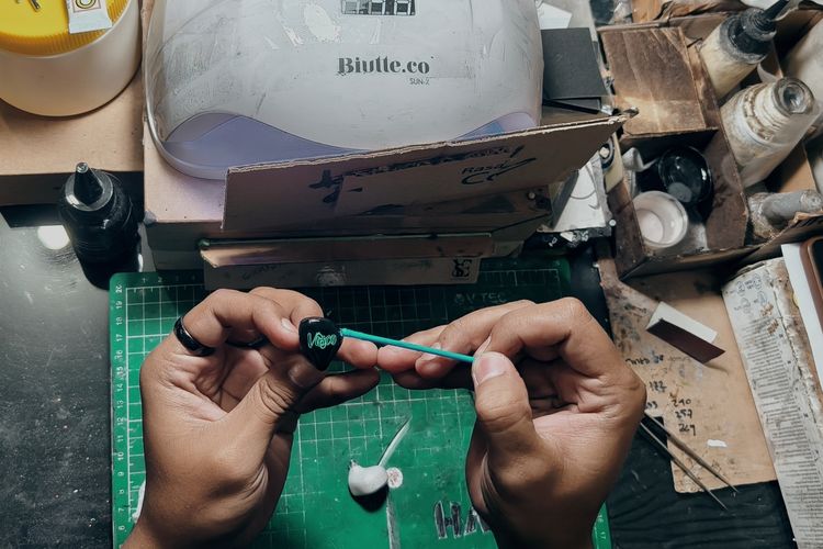 Proses pembuatan Ear Monitor dari salah satu finalis Diplomat Success Challenge Season 9 di tahun 2018, Alvon Yulius kini bertumbuh bersama Avara Custom. 