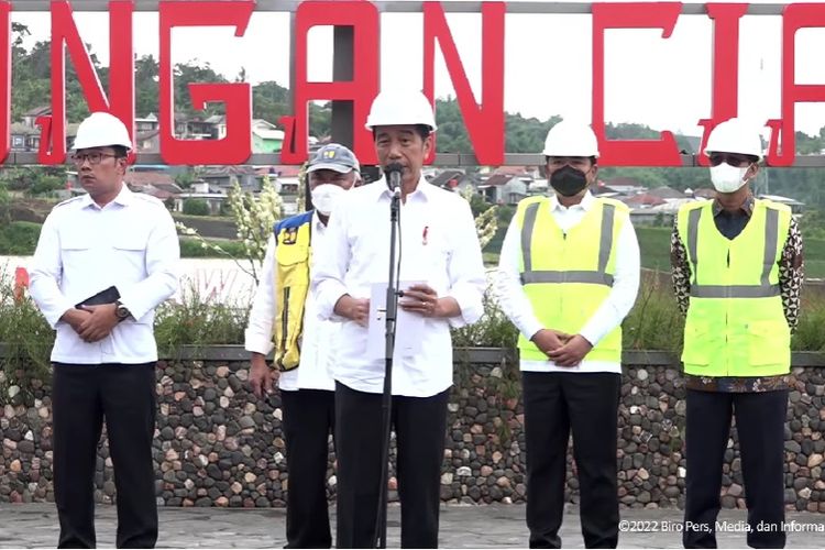 Presiden Joko Widodo meresmikan Bendungan Ciawi di Kabupaten Bogor, Jumat (23/12/2022).
