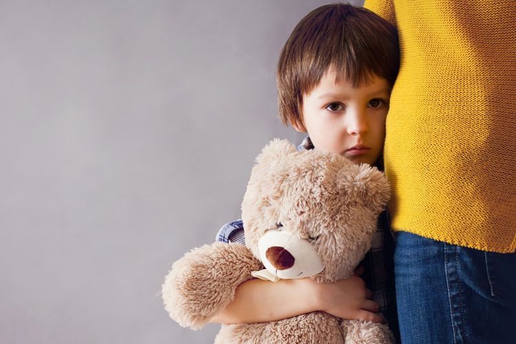 Kekerasan verbal, seperti membentak dan menghina, dapat mengubah struktur otak anak-anak secara signifikan dan permanen. Dampak anak sering dibentak, biasanya meliputi muncul perilaku agresi, depresi, dan rendah diri.
