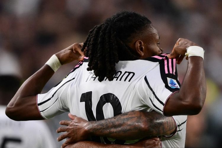 Gelandang Juventus Khephren Thuram-Ulien merayakan gol ketiga timnya pada laga Serie A Italia antara Juventus dan Inter Milan di stadion Allianz di Turin, Italia utara, pada 13 September 2025.