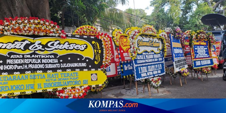 Suasana Rumah Prabowo Jelang Pelantikan, Keluarga Berdatangan dan Karangan Bunga Berjejer