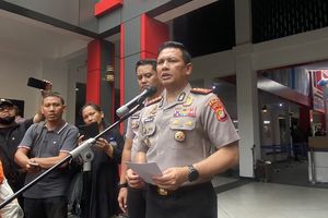 Polisi Bantah Tangkap Aktivis Greenpeace yang Bentangkan Spanduk di Bundaran HI: Diberi Penanganan Medis