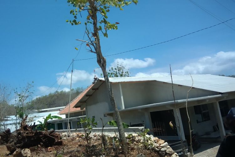 Lokasi peternakan ayam diambil dari luar lokasi yang terletak di Desa Pacarejo, Kecamatan Semanu, Gunungkidul, Yogyakarta, Selasa (11/9/2018).