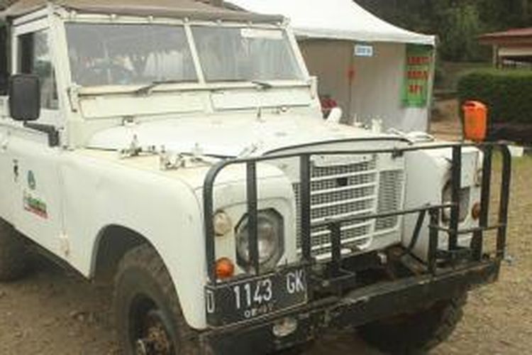 Mobil Land Rover yang digunakan untuk Landy Touring di Sari Ater, Subang, Jawa Barat.