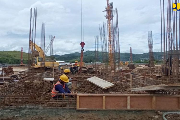 Proses konstruksi Papua Youth Creative Hub di bulan Maret 2022. Proyek ini yang dikerjakan oleh PT Nindya Karya.
