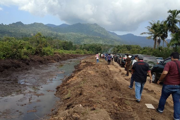 Pembangunan jalan tol Padang-Pekanbaru terkendala pembebasan tanah yang nilainya sangat rendah