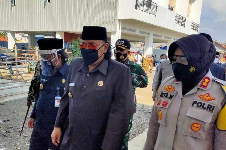 Wali Kota Tegal Dedy Yon Supriyono bersama Kapolres Tegal Kota AKBP Rita Wulandari meninjau Rusunawa Tegalsari yang dijadikan tempat isolasi mandiri pasien Covid-19, Senin (23/11/2020).