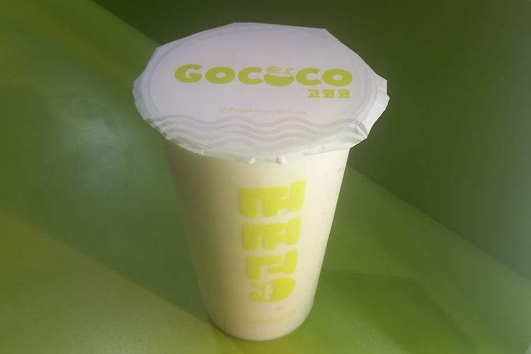 Coco shake dari Gococo di Jakarta Lebaran Fair 2024