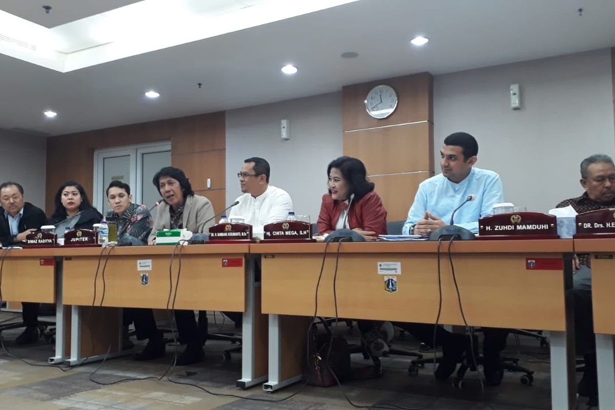 Komisi C DPRD DKI Jakarta menggelar konferensi pers terkait anggaran pengadaan satu unit komputer dan perangkatnya senilai Rp 128,9 miliar di Gedung DPRD DKI Jakarta, Jumat (6/12/2019).