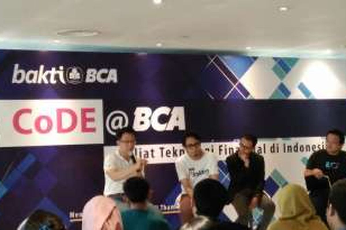 Acara Bakti BCA bekerja sama dengan Code Margonda di Menara BCA, Jakarta, Rabu (28/9/2016).