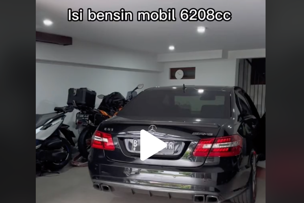 Isi bensin mobil Mercedes Benz E63 AMG tembus Rp 1,2 juta