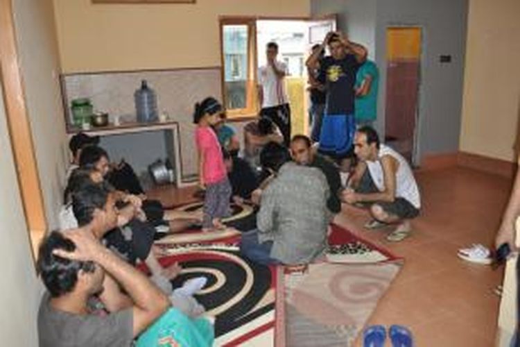 inilah para imigran gelap asal Iran saat diamankan oleh Polisi disalah satu rumah kos yang ada di Kolaka, Sulawesi Tenggara.