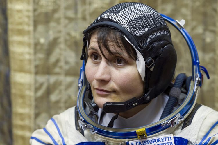 Badan Antariksa Eropa (ESA) Astronot Italia Samantha Cristoforetti mengambil bagian dalam sesi pelatihan persiapan cahaya di Pusat Pelatihan Kosmonot Yuri Gagarin di Star City, di luar Moskow, pada 10 Desember 2013. 