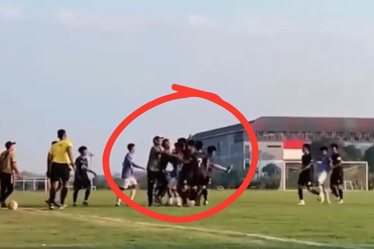 Pemain Safin Pati Lakukan Tendangan Kungfu di Piala Soeratin U-17, Dijatuhi Sanksi Berat
