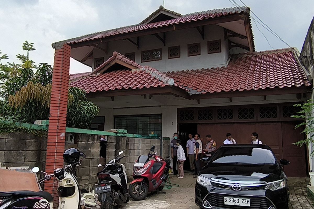 Penampakan rumah mewah yang dijadikan pabrik skincare ilegal di Ciputat, Tangsel.