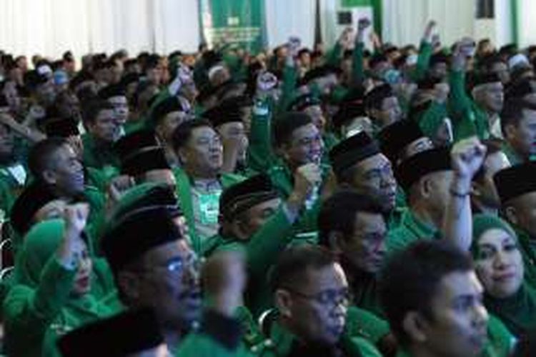 Sejumlah peserta mengikuti acara Pembukaan Muktamar VIII PPP Tahun 2016 di Asrama Haji Pondok Gede, Jakarta Timur, Jumat (8/4/2016).
