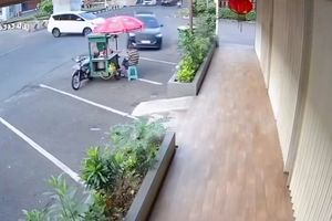 Mobil Tabrak Gerobak Mie Ayam di Kelapa Gading, Kasus Diselesaikan Damai