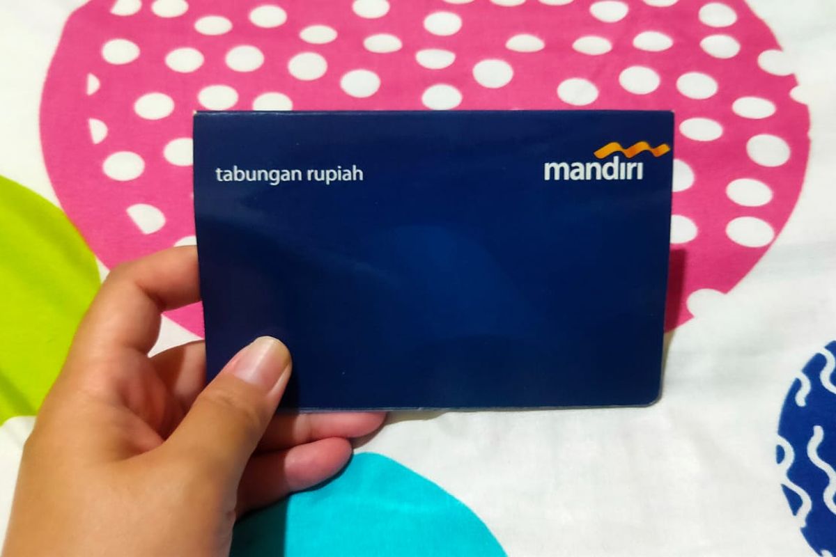 Ilustrasi buku tabungan Bank Mandiri. Saldo minimal dan biaya admin bank Mandiri per bulan