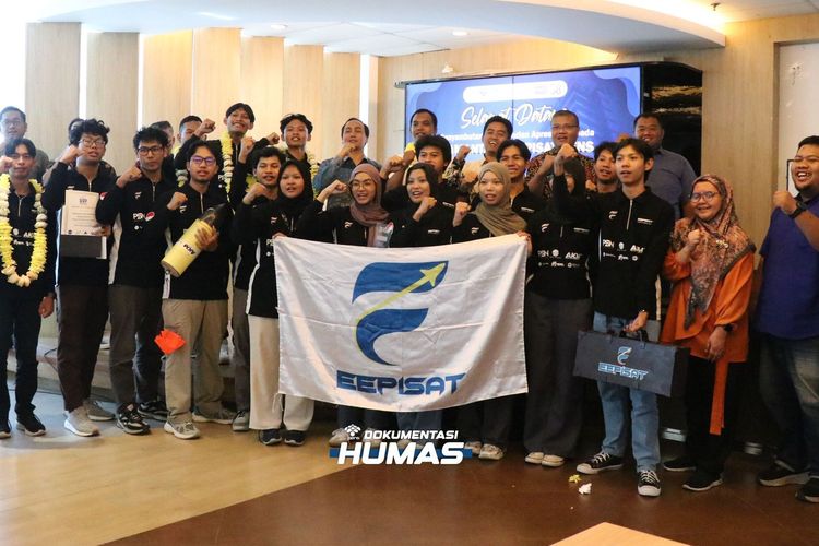 Tim Mahasiswa PENS Juara 3 Kompetisi Satelit Mini di Amerika Serikat