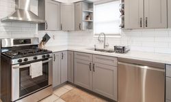 Pertimbangkan 7 Jenis Meja Ini Sebelum Membongkar Dapur