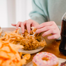 Mengenal Apa Itu Emotional Eating, Penyebab, dan Cara Mengatasinya