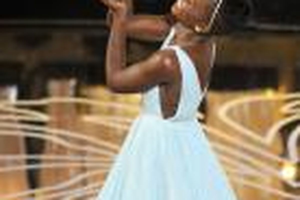 Aktris Lupita Nyong'o mendapat anugerah Best Performance by an Actress in a Supporting Role pada ajang Academy Awards 2014 di Los Angeles, Minggu (2/3/2014).