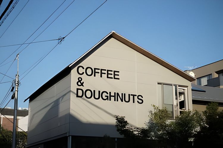 Higuma Doughnuts X Coffee Wrights yang berlokasi di 4-9-13 Jingumae, Shibuya-ku, Tokyo.