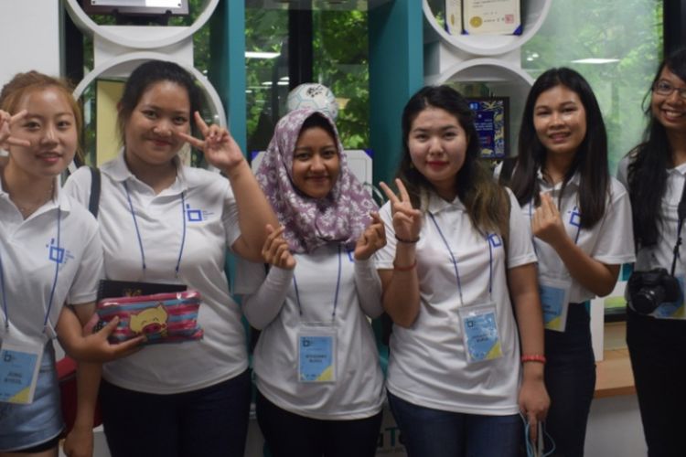 Universitas Nasional mengrimkan tiga mahasiswanya pada Daegu International Youth Camp (DIYC) 2017 yang berlangsung pada 2-7 Juli 2017 lalu. Kegiatan itu diikuti 91 peserta dari 15 negara, antara lain Rusia, Jepang, China, Italia, Afrika Tengah, Uzbekistan dan Indonesia. 