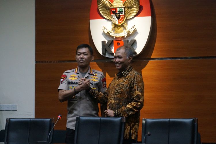 Kapolri Idham Azis bersama Ketua KPK Agus Rahardjo selepas pertemuan di Gedung Merah Putih KPK, Senin (4/11/2019).