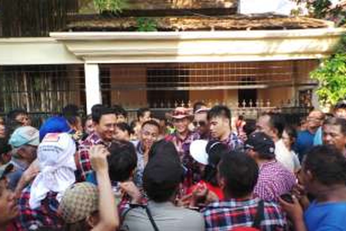 Calon gubernur DKI Jakarta Basuki Tjahaja Purnama atau Ahok saat berkampanye di Pulomas Barat, Jakarta Timur, Rabu (23/11/2016).