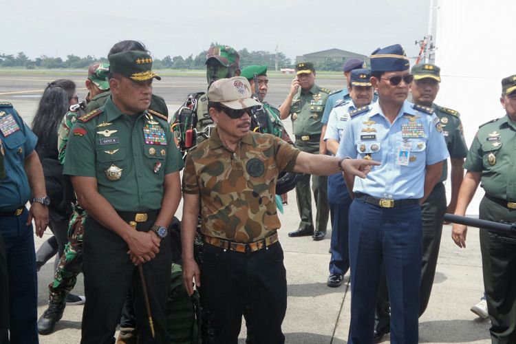 Panglima TNI Jenderal Gatot Nurmantyo saat meresmikan produksi film Merah Putih Memanggil di Gedung Suma 2 Lanud Halim Perdanakusuma, Jakarta Timur, Jumat (28/4/2017).