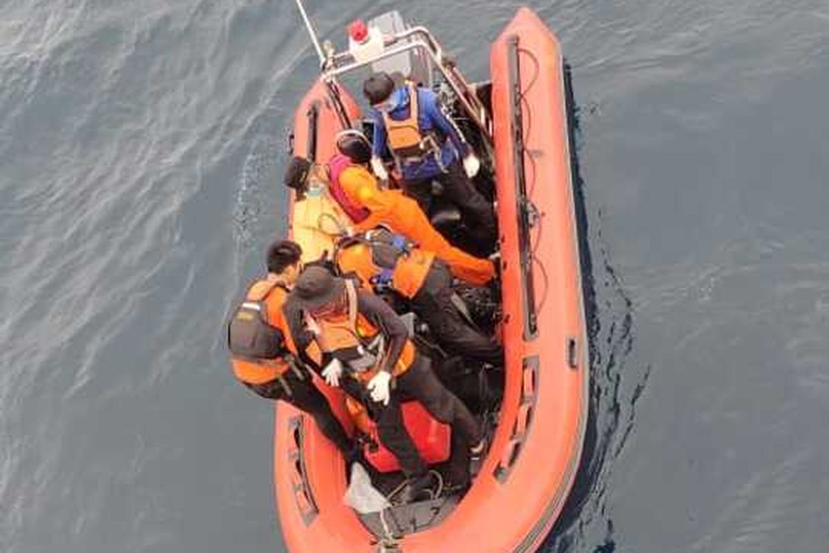 Satu jenazah lagi telah ditemukan oleh tim SAR gabungan di perairan Taman Nasional Takabonerate, Kabupaten Kepulauan Selayar, Sulawesi Selatan dalam keadaan mengapung, Selasa (19/3/2024).