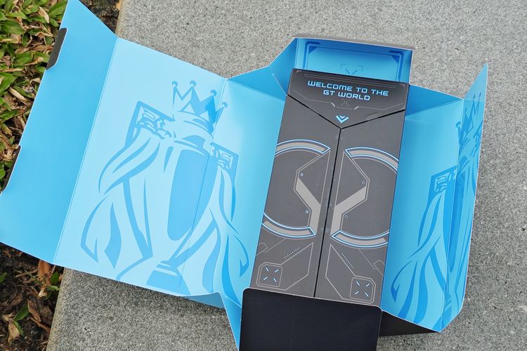 Kotak kemasan Infinix GT 20 Pro dilapis jaket berbahan kertas