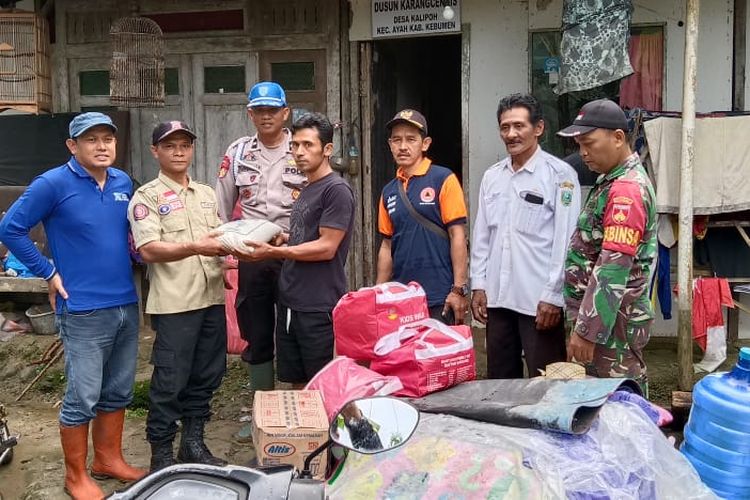 Hujan Deras Picu Longsor di Kebumen, Dapur dan Kandang Warga Ambruk Tertimbun Tanah