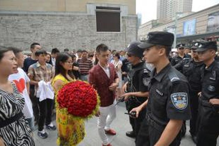 Kepolisian Chnegdu bergerak untuk menahan Zhang setelah proposal lamarannya diterima pacar tercinta 