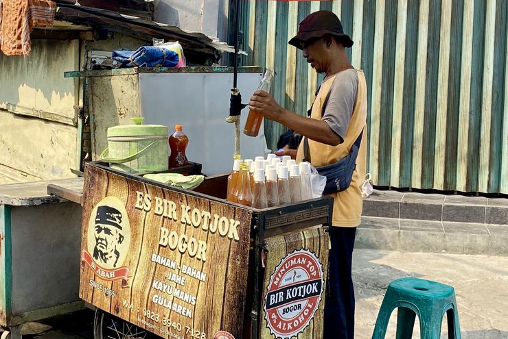 Legendaris di Bogor, Ini Cerita Usaha Es Bir Kotjok Si Abah sejak 1965