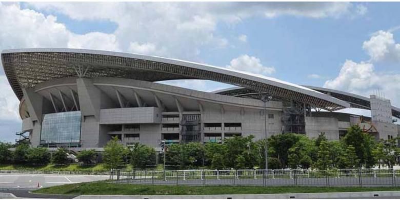 Tampak depan Stadion Saitama.
